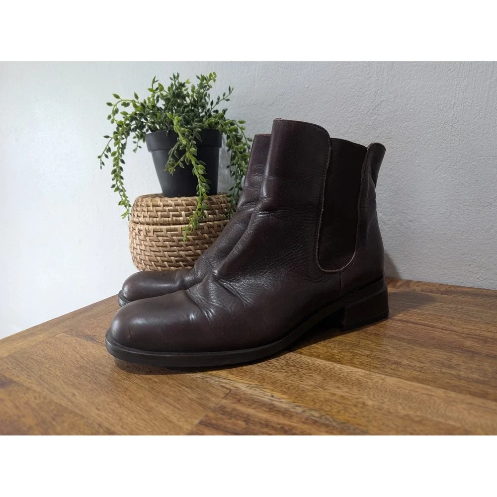 Coach METROPOLITAN CHELSEA BOOT
Size 9.5‎